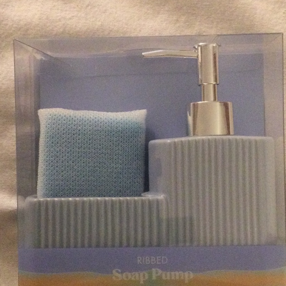 New Ribbed Soap Pump With Sponge And Sponge Holder Blue Ceramic 11.5 fl Oz